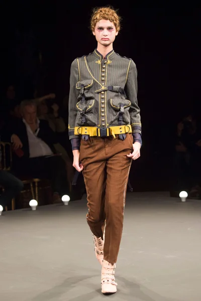 Look 18